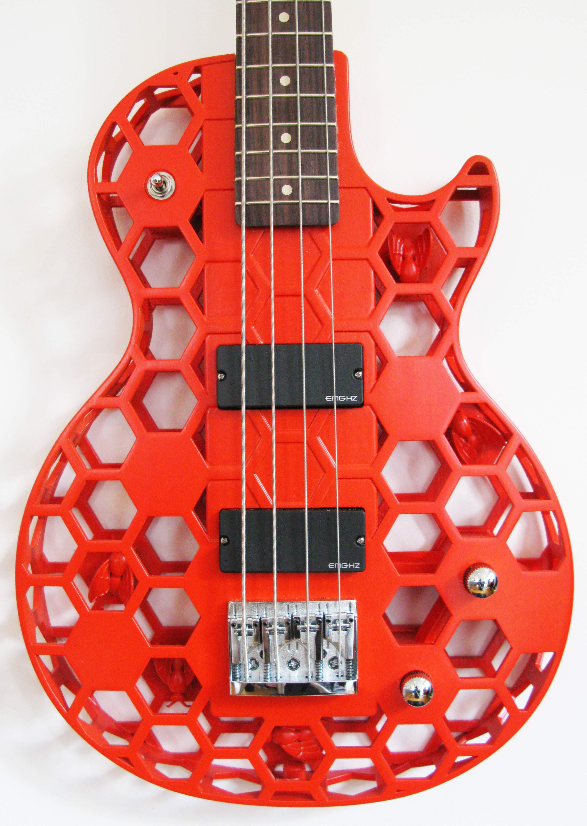 Hive_Bass_closeup.jpg