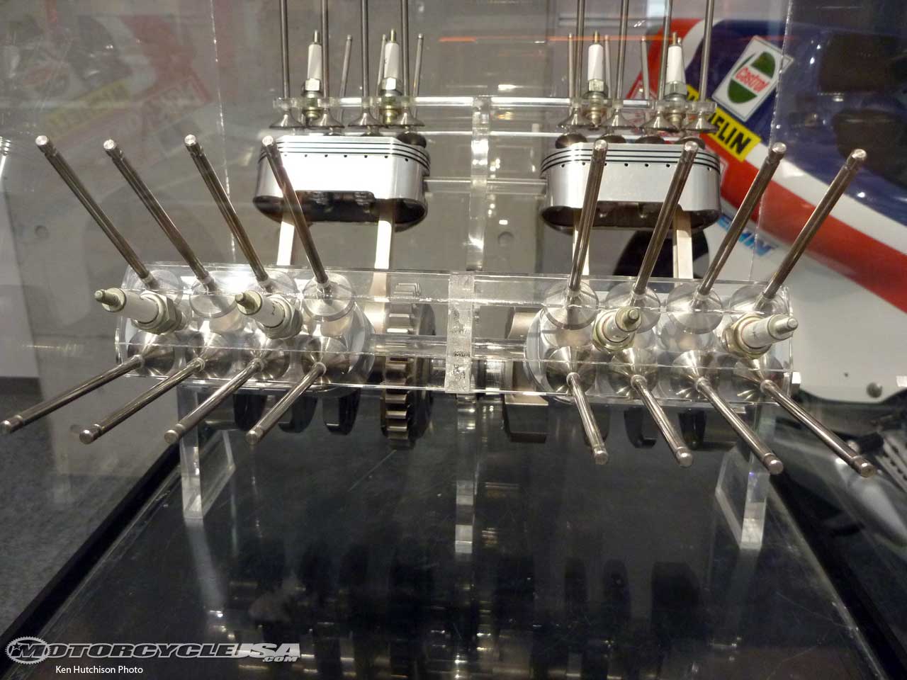 Honda_Oval_Piston.jpg