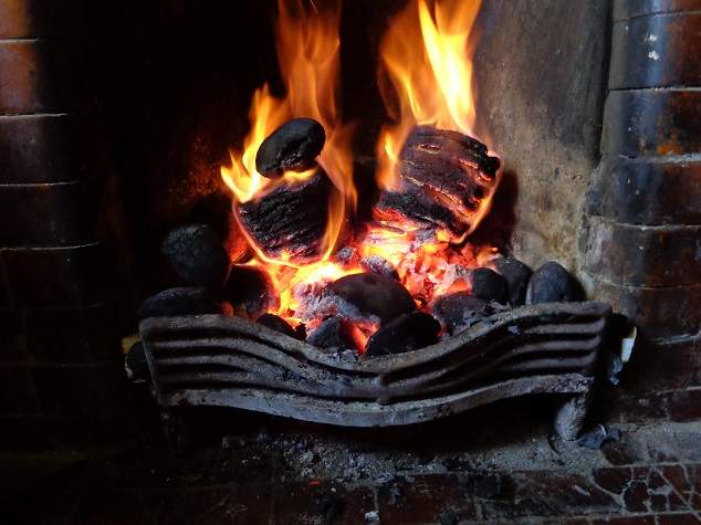 How-to-light-a-smokeless-fire-8.jpg