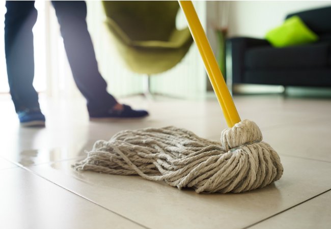 How_To_Mop_A_Floor.jpg