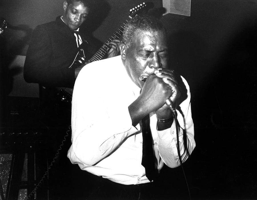 howlin-wolf-performing-in-detroit-michael-ochs-archives.jpeg