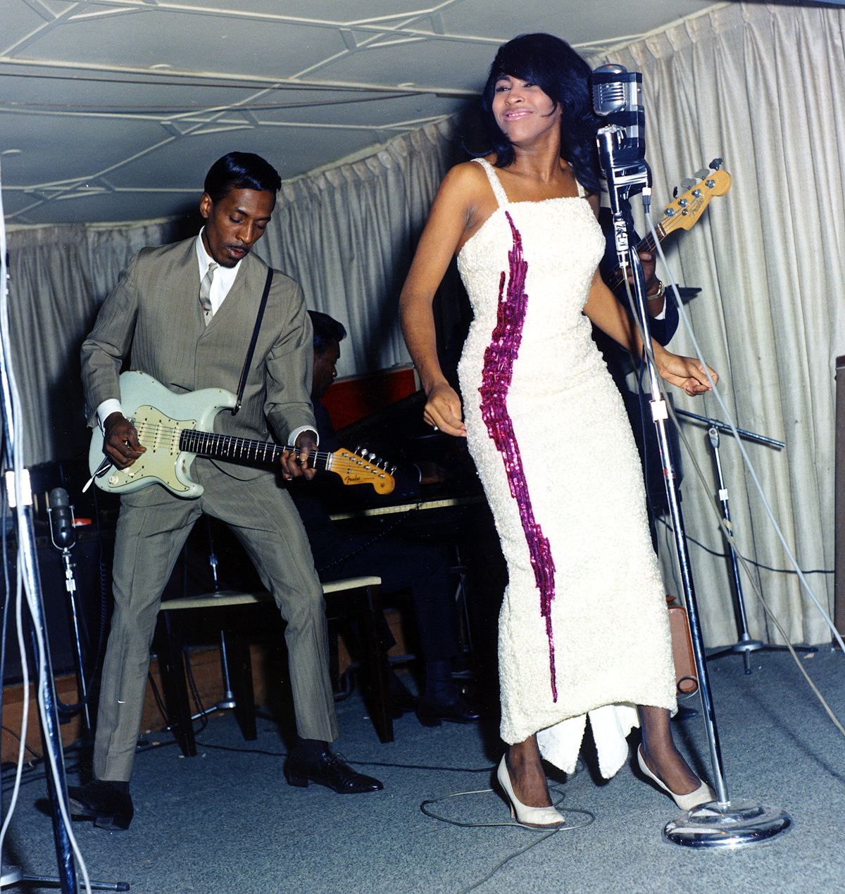 =https%3A%2F%2Fstatic.onecms.io%2Fwp-content%2Fuploads%2Fsites%2F20%2F2018%2F01%2Ftina-turner-18.jpg