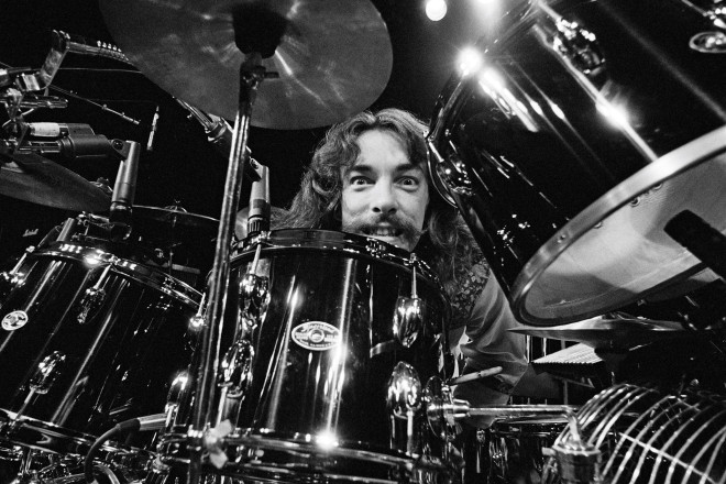=https%3A%2F%2Fwww.rollingstone.com%2Fwp-content%2Fuploads%2F2020%2F01%2Fneil-peart-performances.jpg