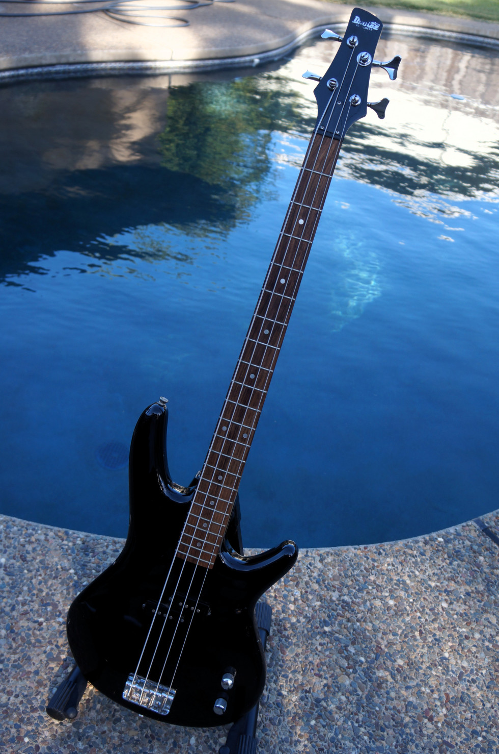 ibenez_4-string_full.jpg