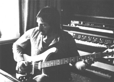 jae_rickenbacker8string.jpg
