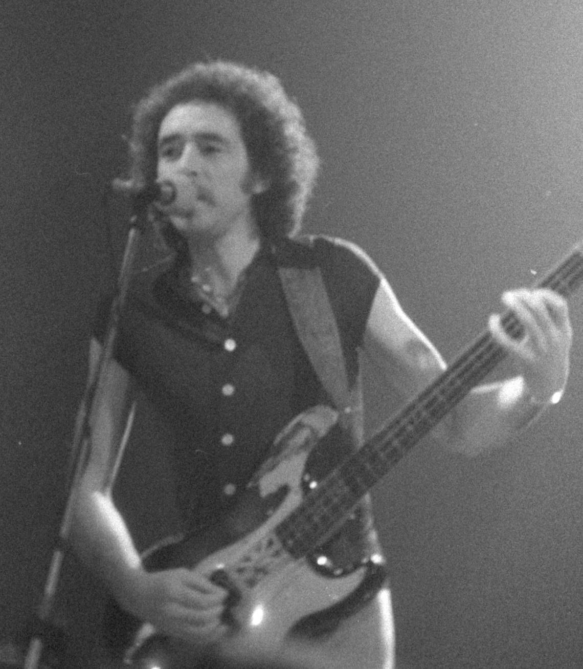 James_Dewar_(cropped).jpg