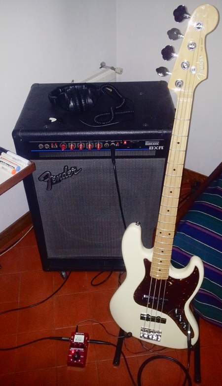 jazz bass (small).jpg