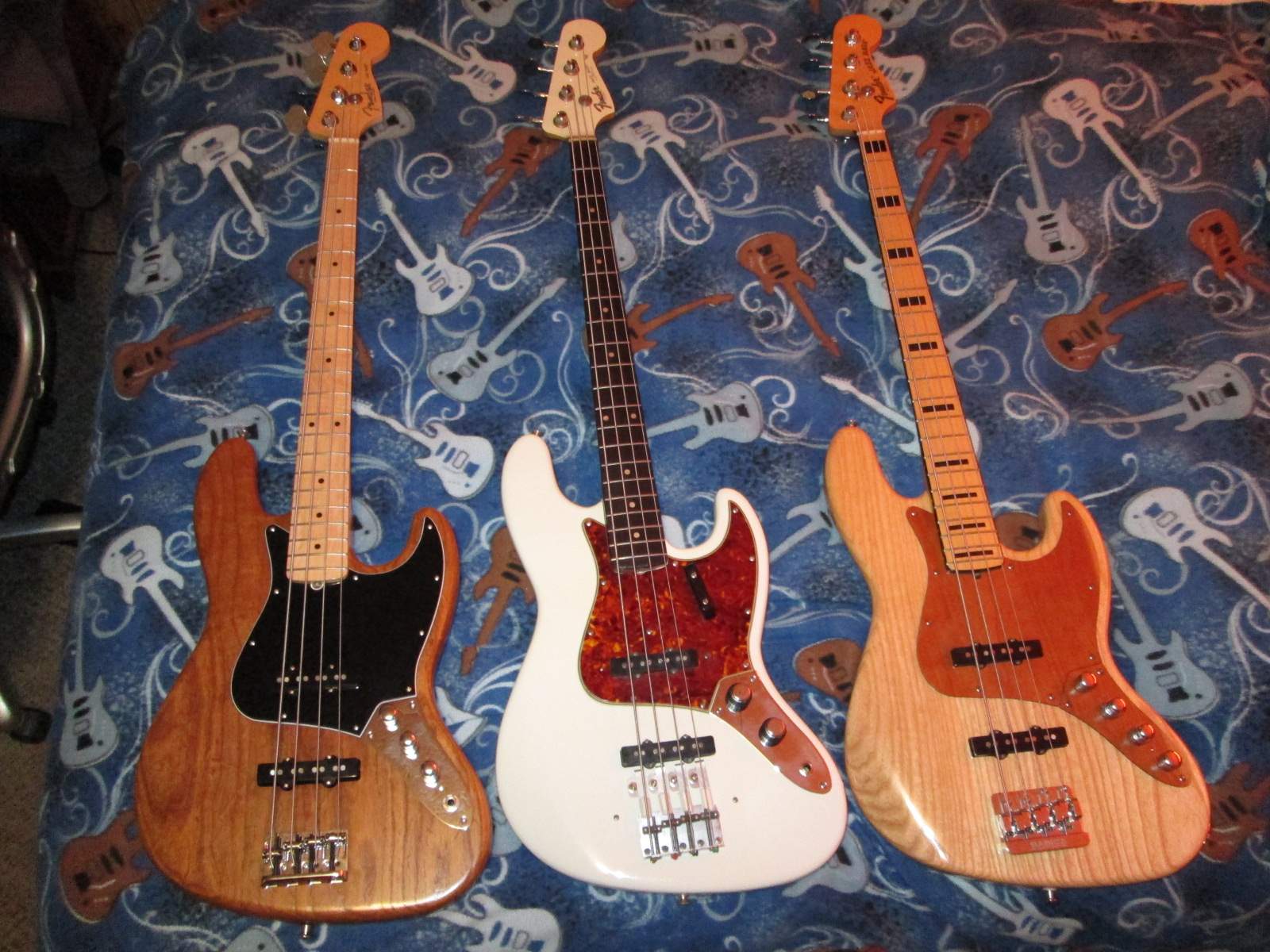 Jazz Basses 2021.JPG