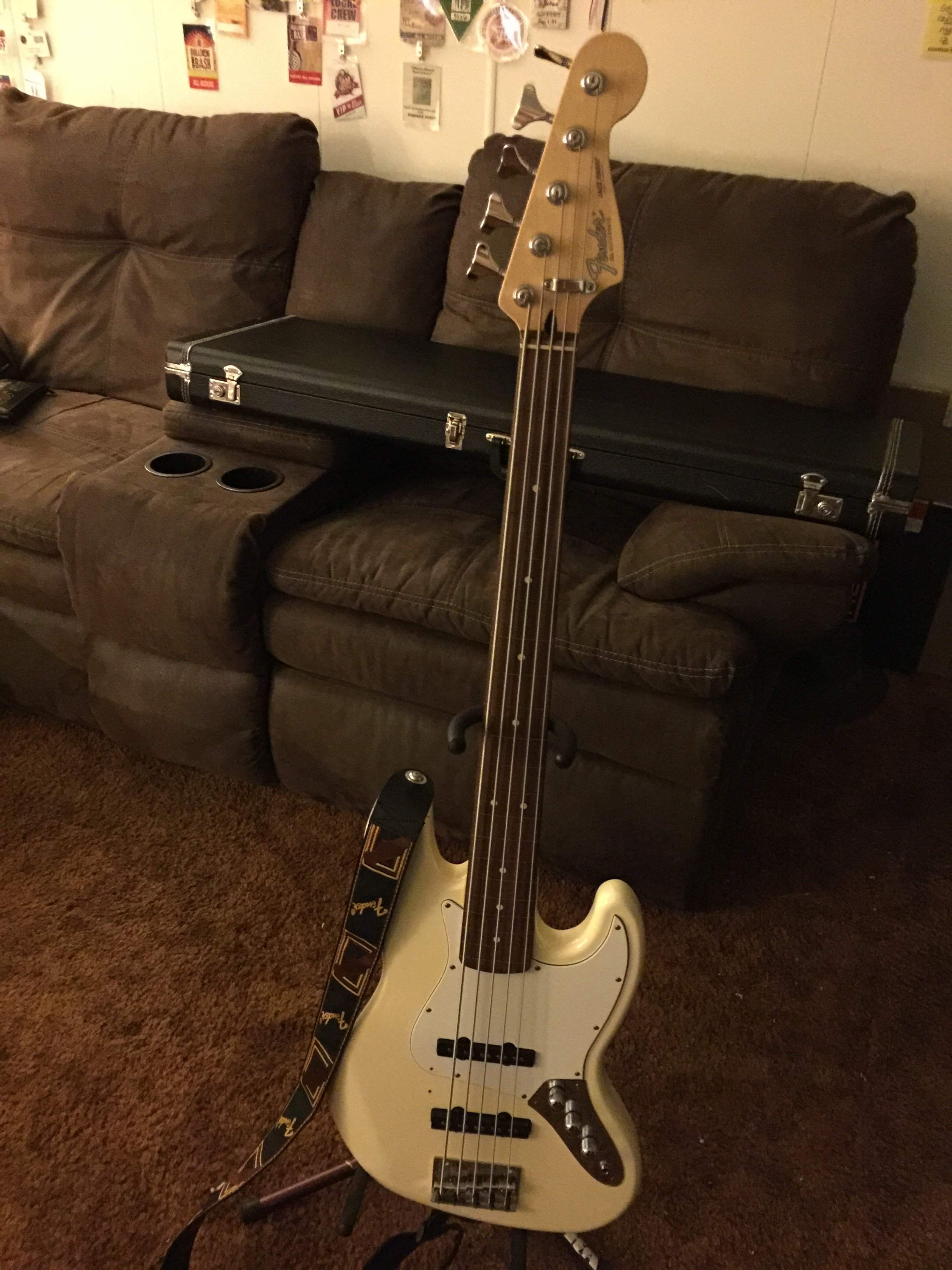 Jazz5Fretless.JPG