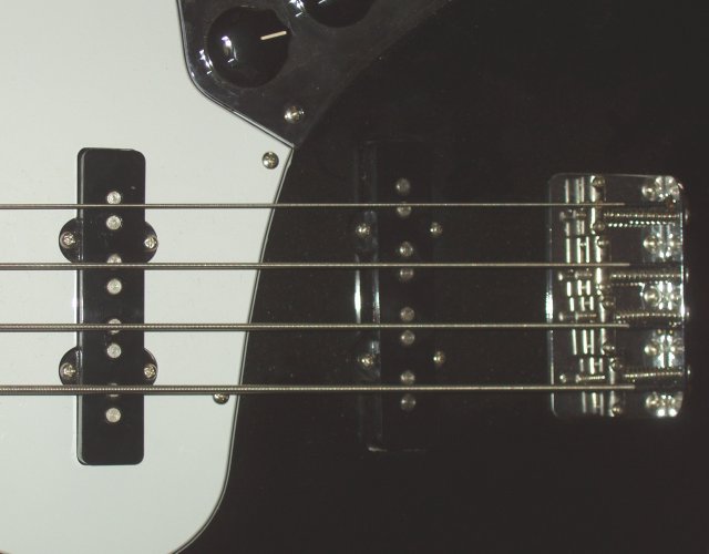 Jbass%20pickup%20alignment.jpg