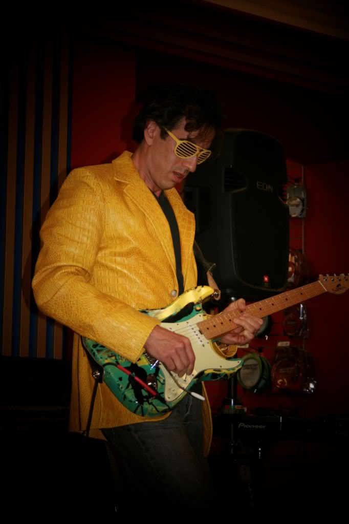 Jimswirlstratblues.jpg