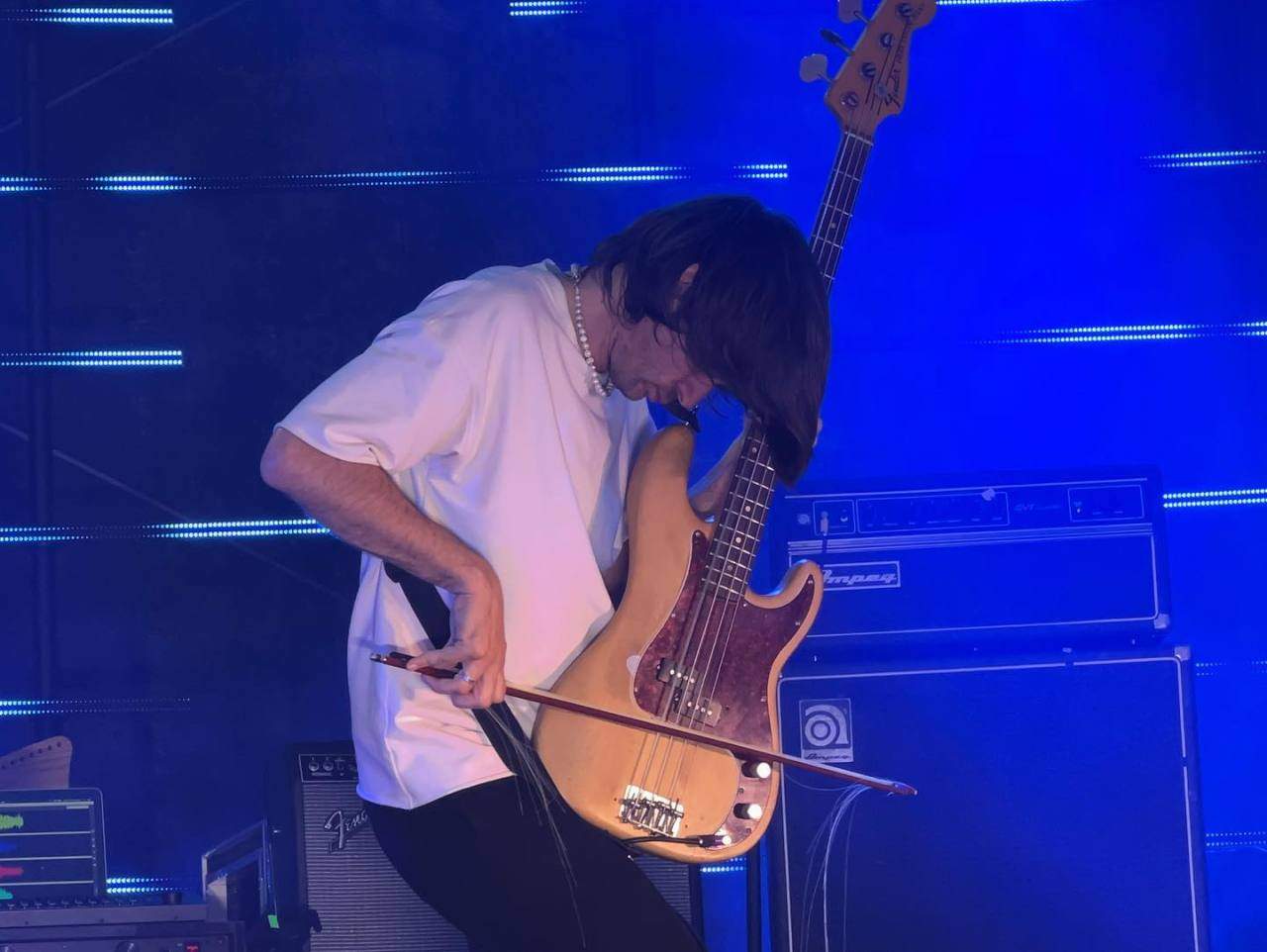 johnny_greenwood_pbass_bow.jpg
