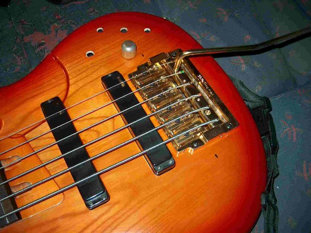 Kahler6string_640x480.jpg