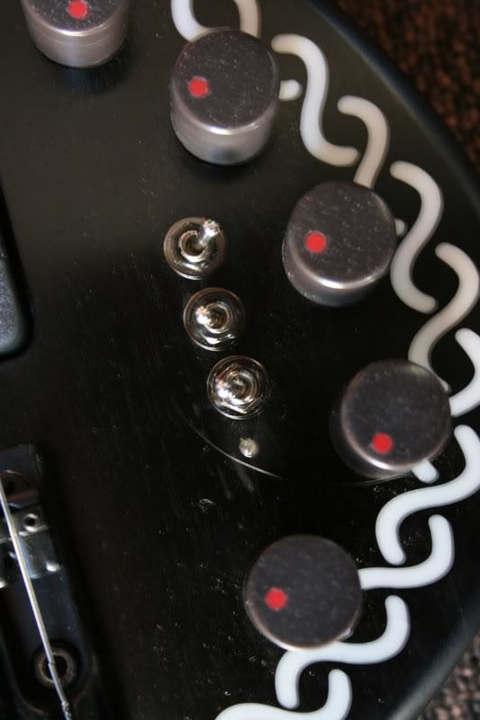 knobsonbass1.jpg