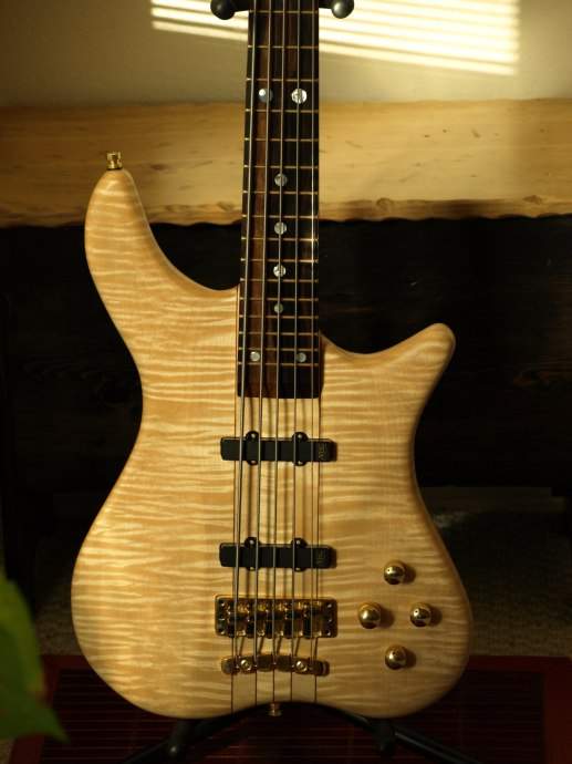 KNT5_Body_01.jpg