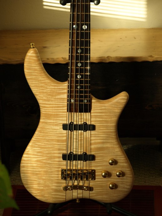 KNT5_Body_01.jpg