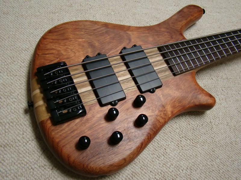 Kona5stringexocticbass002.jpg