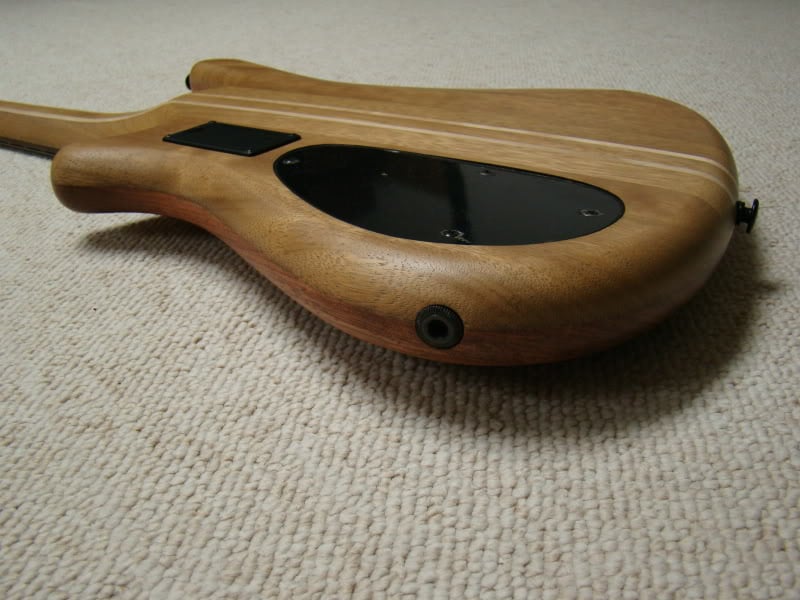 Kona5stringexocticbass013.jpg