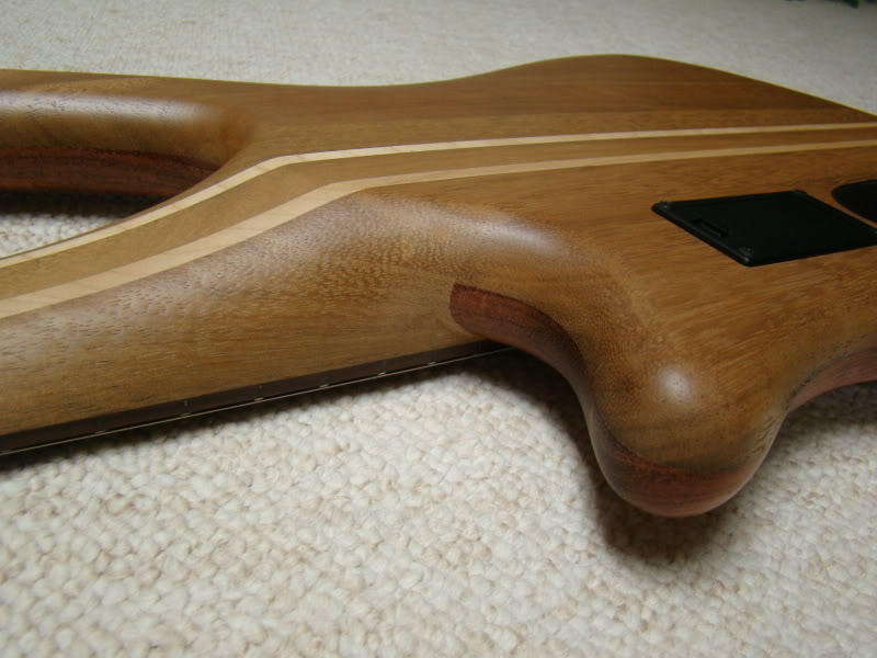 Kona5stringexocticbass016.jpg