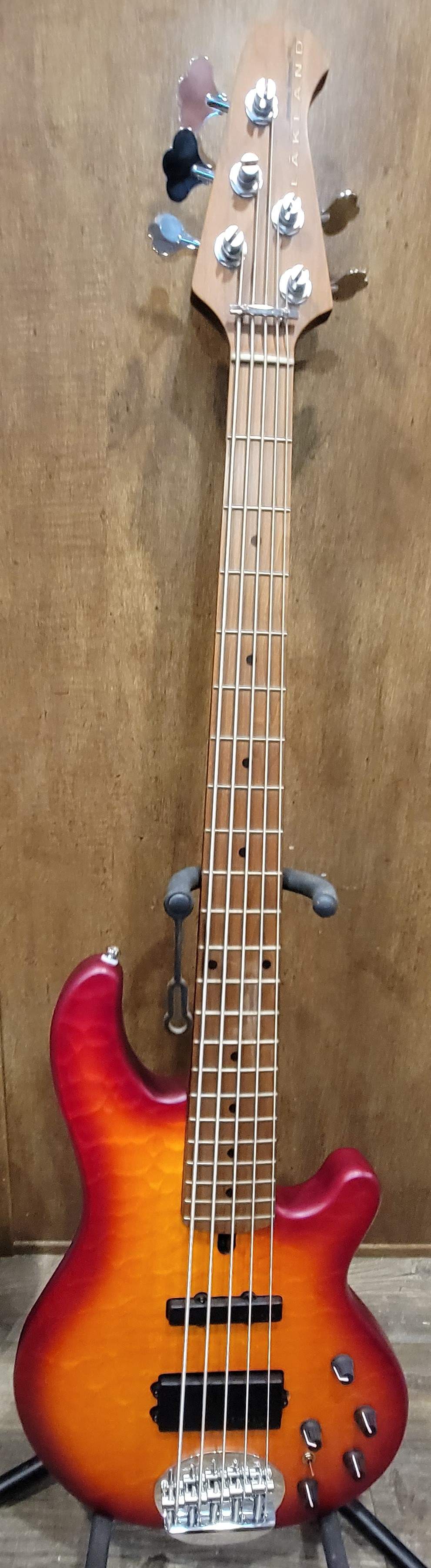 Lakland.jpg