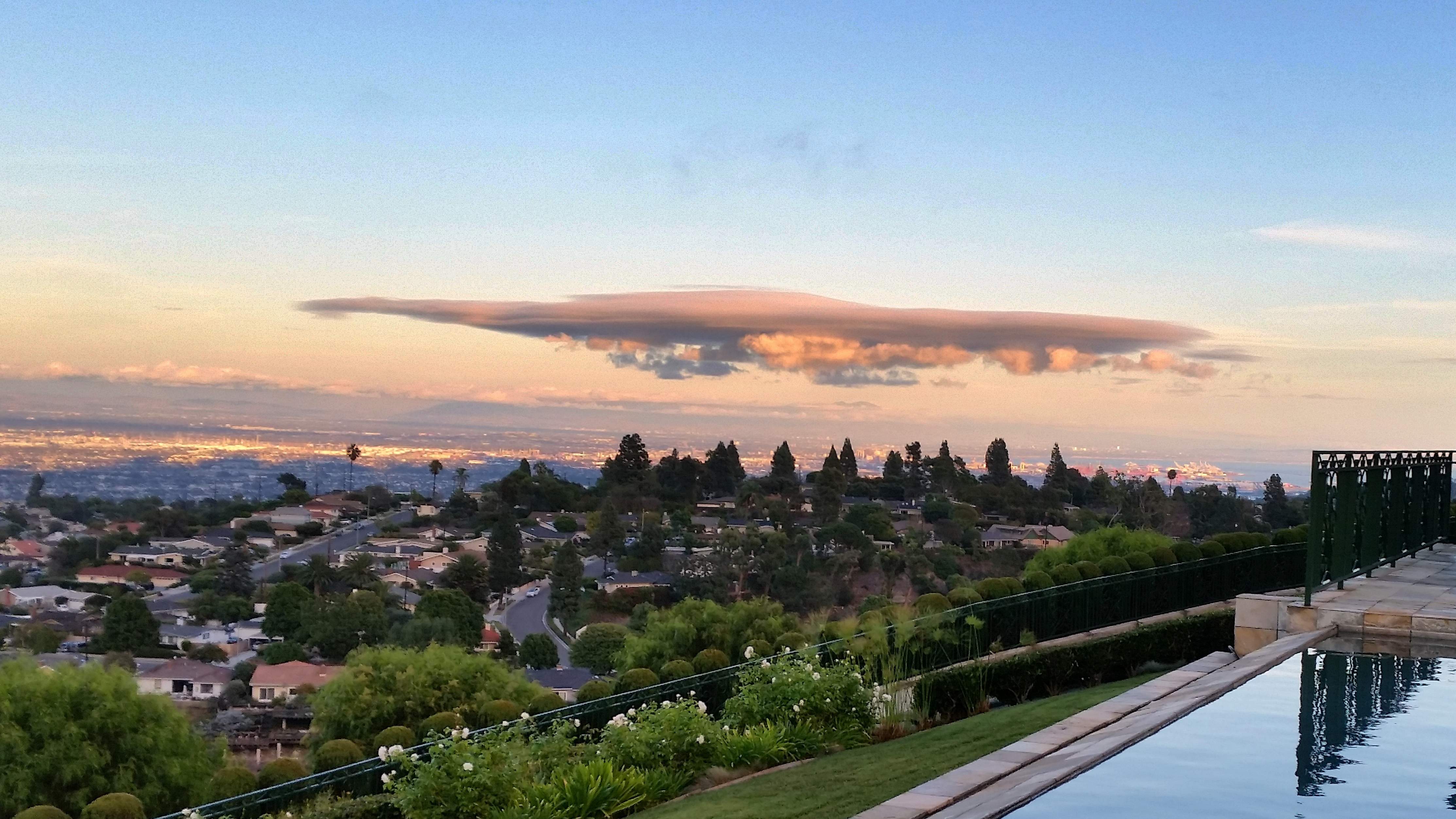 Large lenticular cloud may 2021.jpg