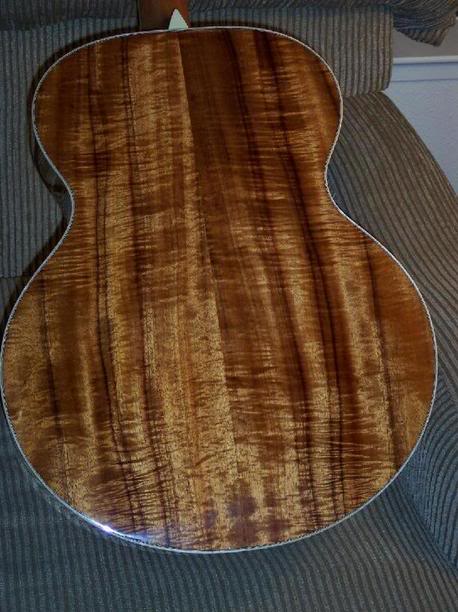 Larrivee_koa_jumbo_back_close.jpg