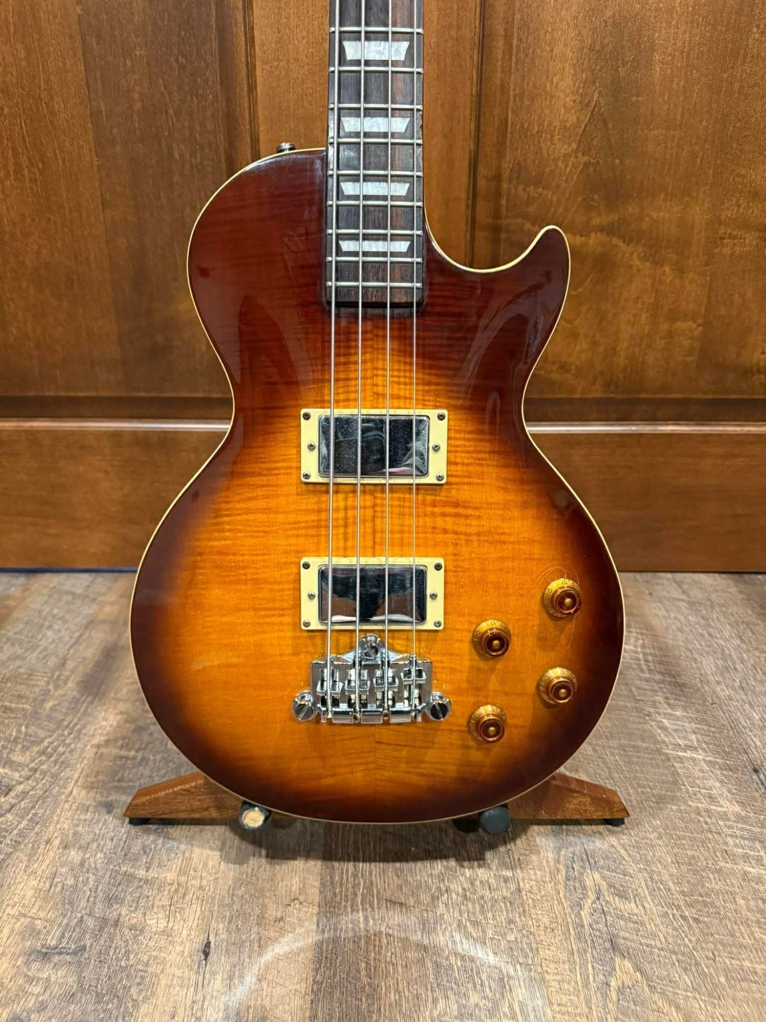 Les Paul Bass.jpeg