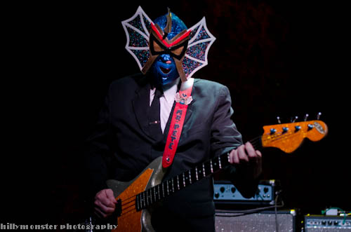 Los-Straitjackets-1.jpg