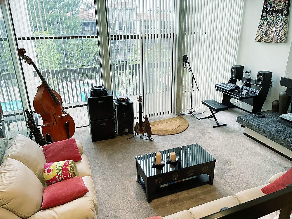 LRStudio01.jpg