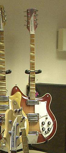 Mando Guitar small 01.jpg
