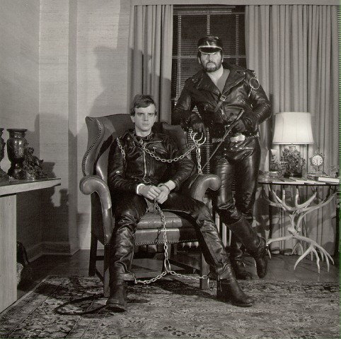 mapplethorpe_chains.jpg