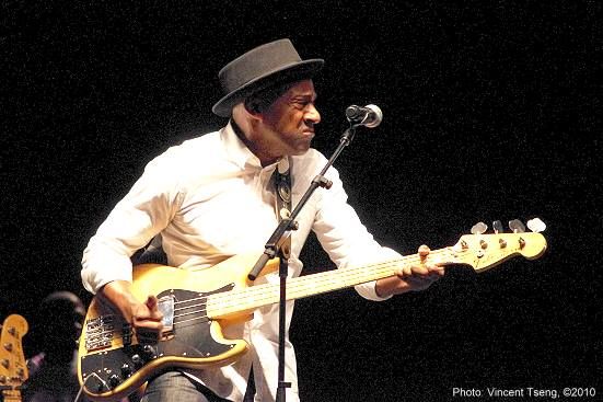 MarcusMiller100529.jpg