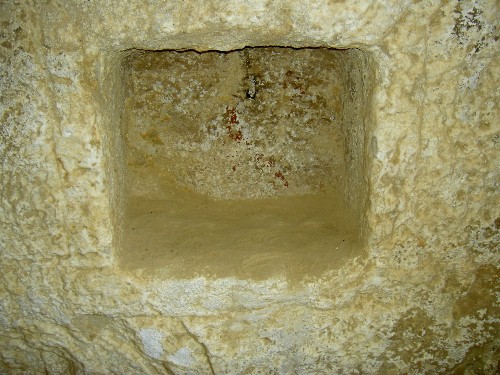 matala_cave_niche_500.jpg