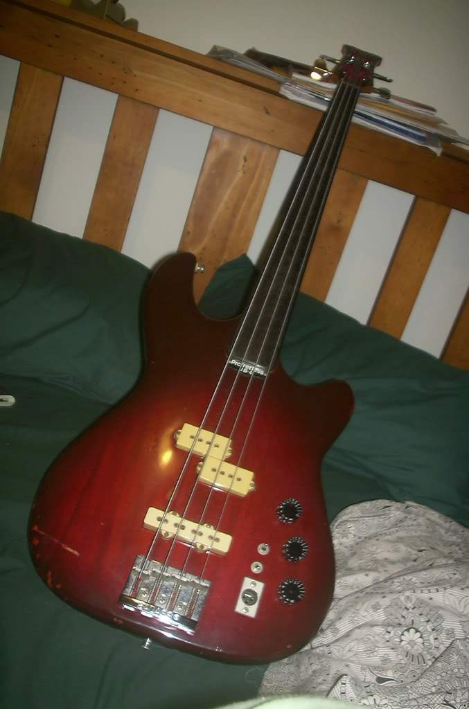Maton JB4 Pro Fretless.jpg