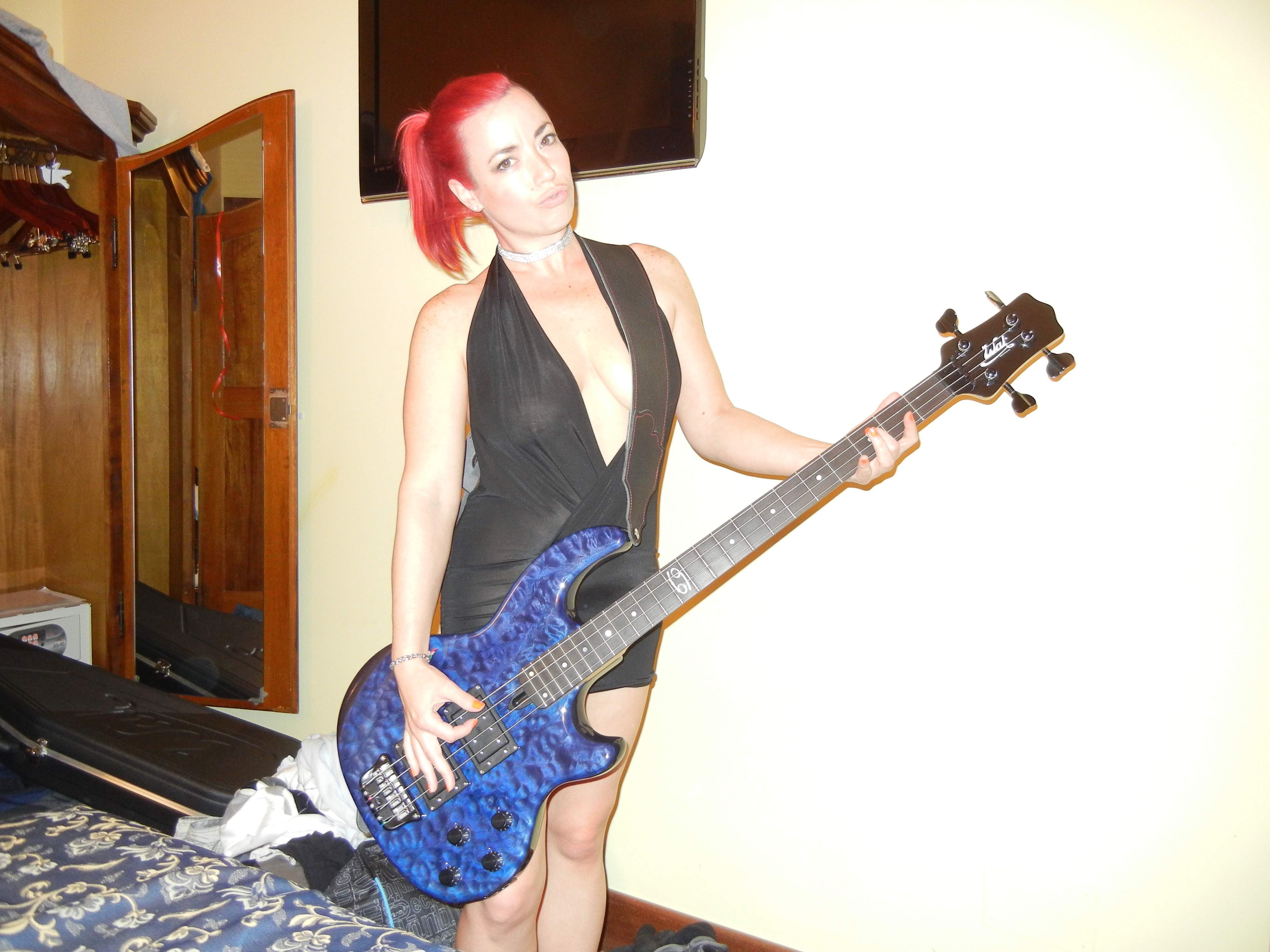 Mitchel Blue Wal Bass.jpeg
