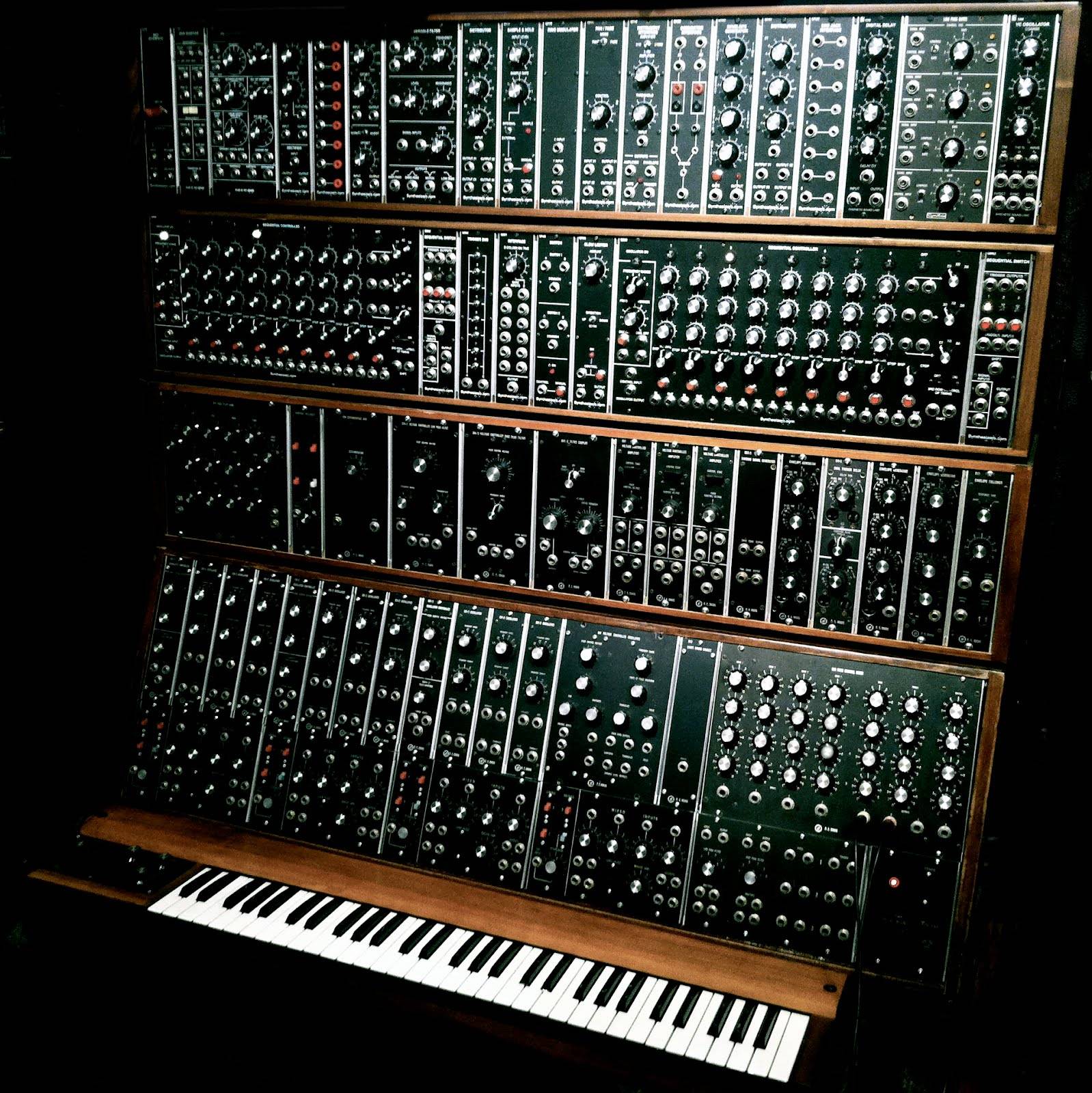 Moog-Synthesizer.jpg