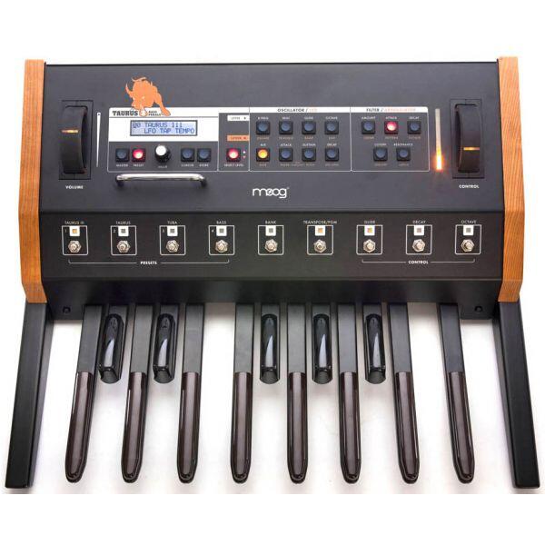 moog_taurus3_bass_pedals_1.jpg