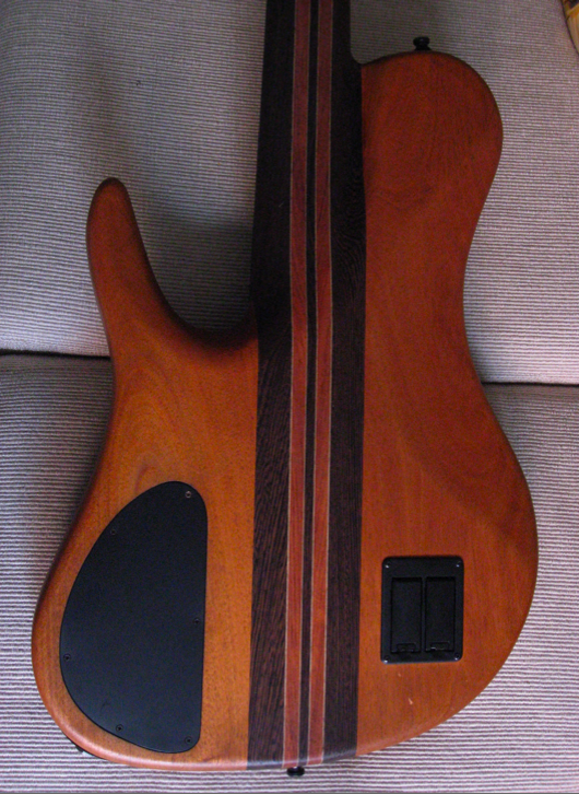 Morch_SingleCut5-Fretless-BodyBack.png
