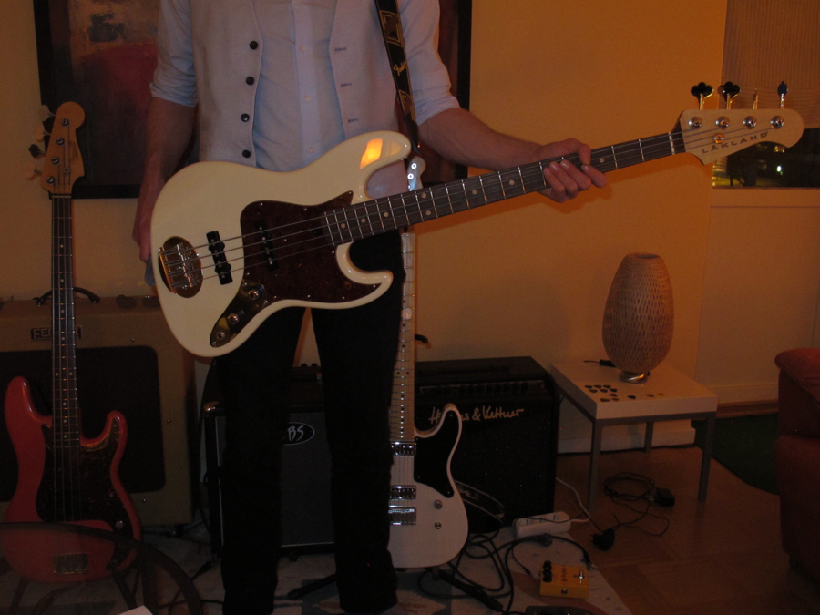 MusicRoom002_zpsc8fd1c05.jpg