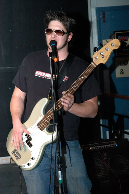 noelcomediantiny.jpg