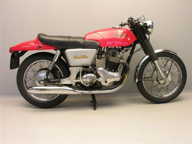 Norton_Commando_750_Fastback_1969.jpg