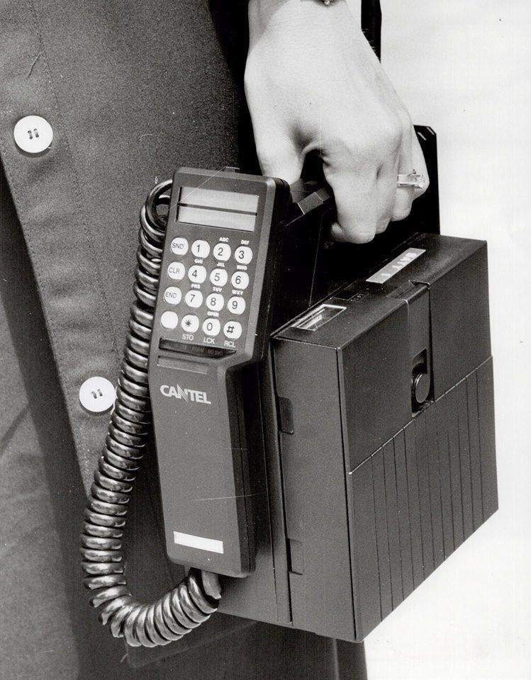 old cell phone d4af.jpg