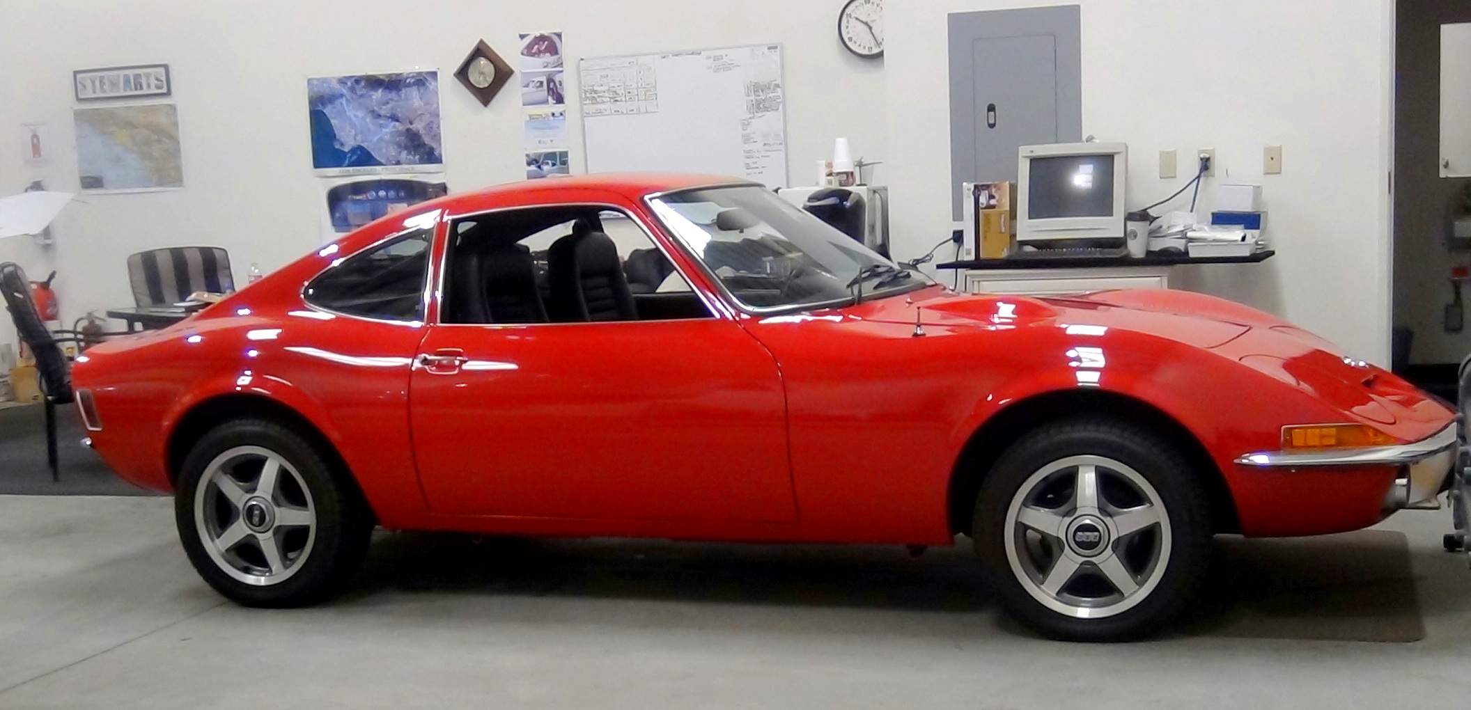 Opel GT hanger.JPG