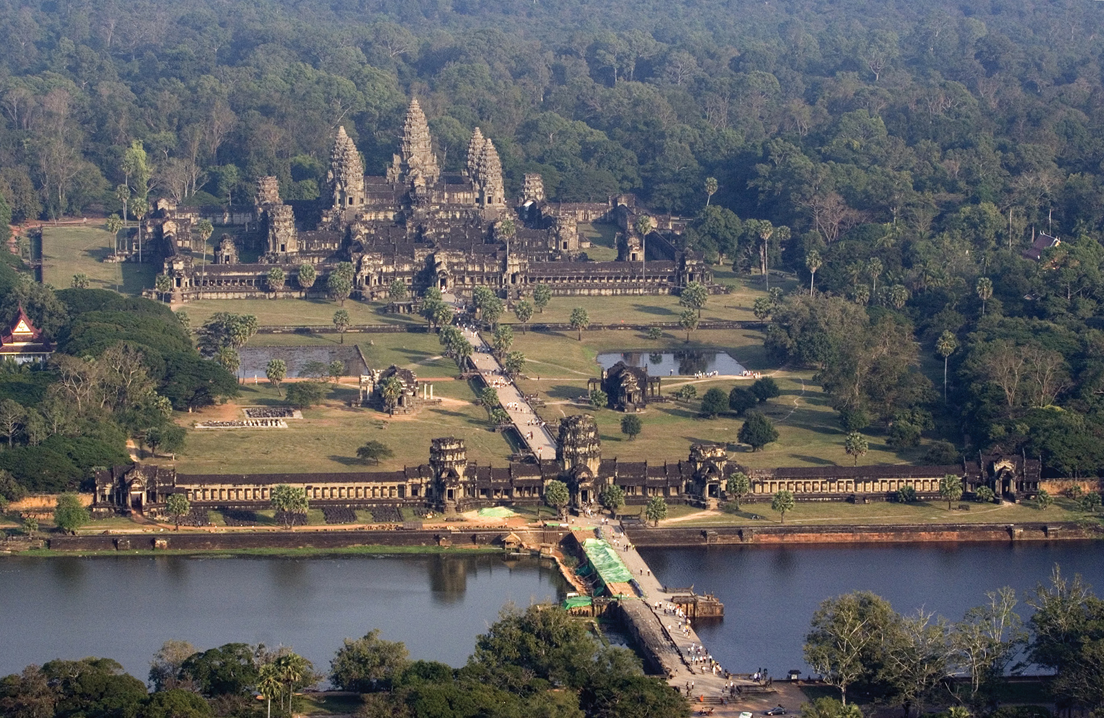 overview-complex-Angkor-Wat-Cambodia.jpg
