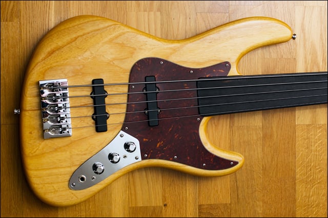 OverwaterFretlessBody.jpg