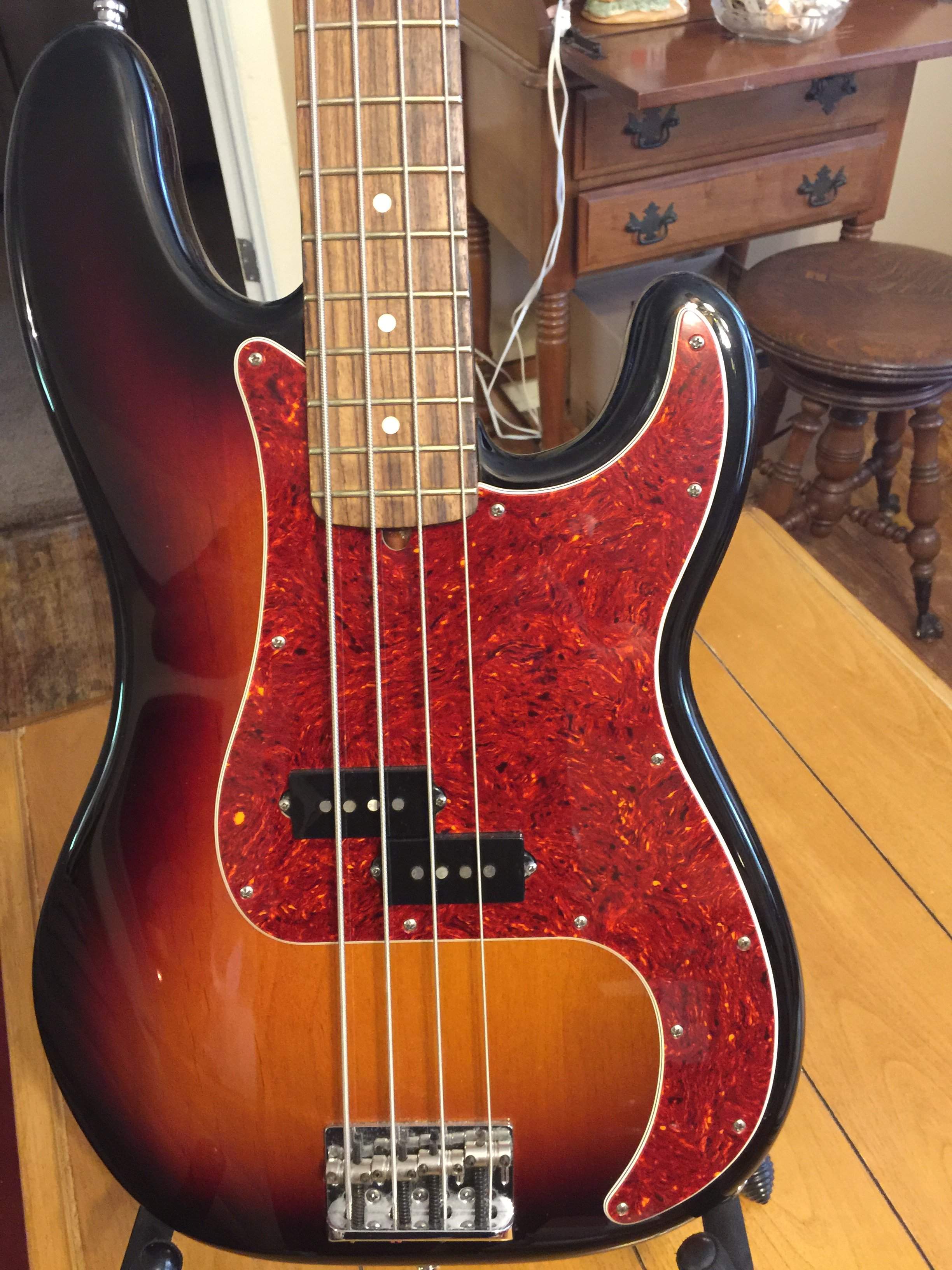 p bass no knobs.jpg