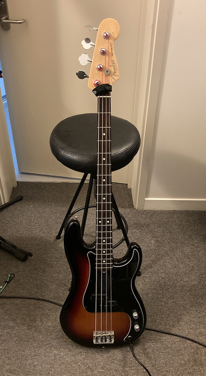 P Bass.png