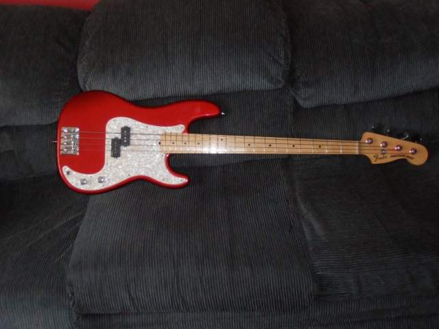 P Bass003.jpg