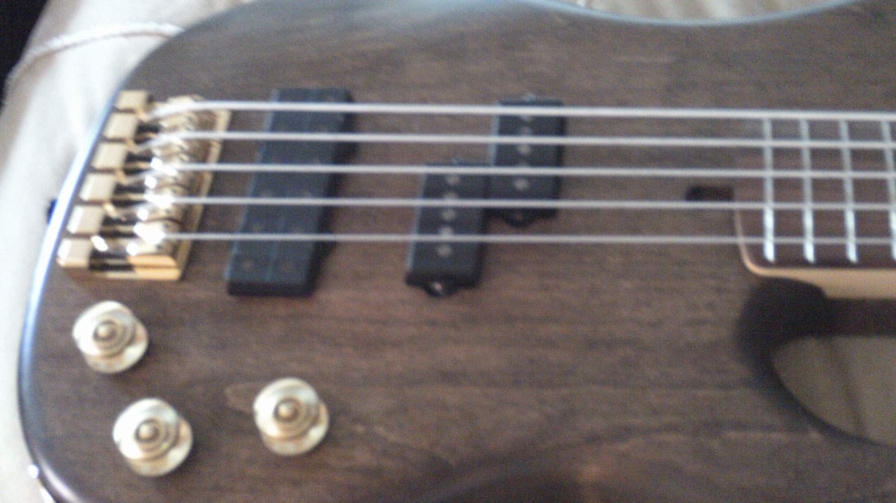 P-JJ-pickups&bridge.jpg