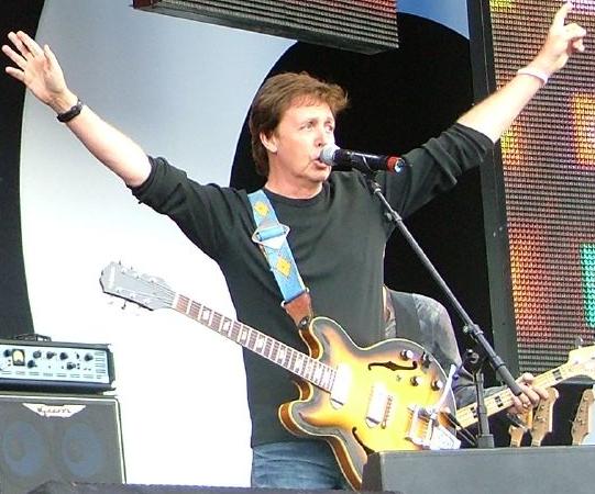 Paul_McCartney_&_Bono_Live8.jpg